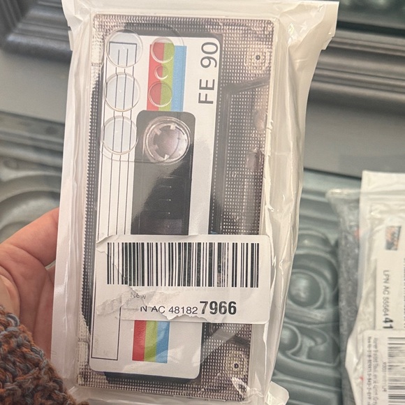 Tech Bundle Sandisk USB Drive Cell Phone Cases Smart Watch Band Samsung Remotes - Picture 8 of 9